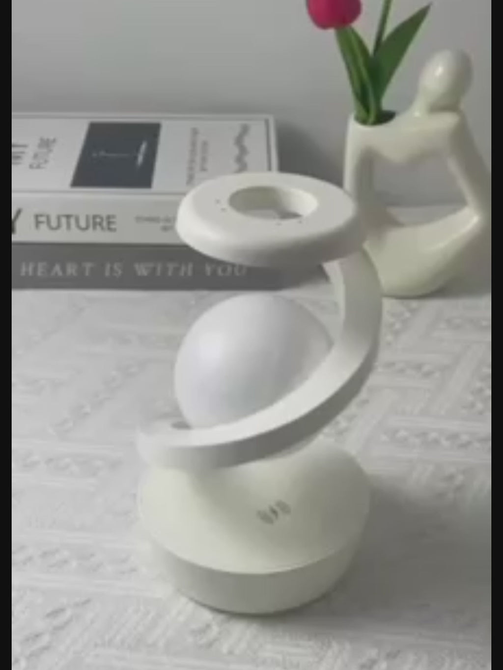 Lampe Lune en Suspension – Éclairage & Charge Sans Fil
